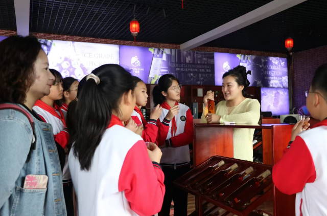 桓台县马桥镇实验小学：寻味葡萄佳酿 共赴研学之旅