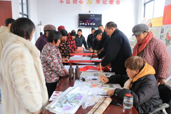 郯城县高峰头镇：乡村举办书画展 传承文化送祝福